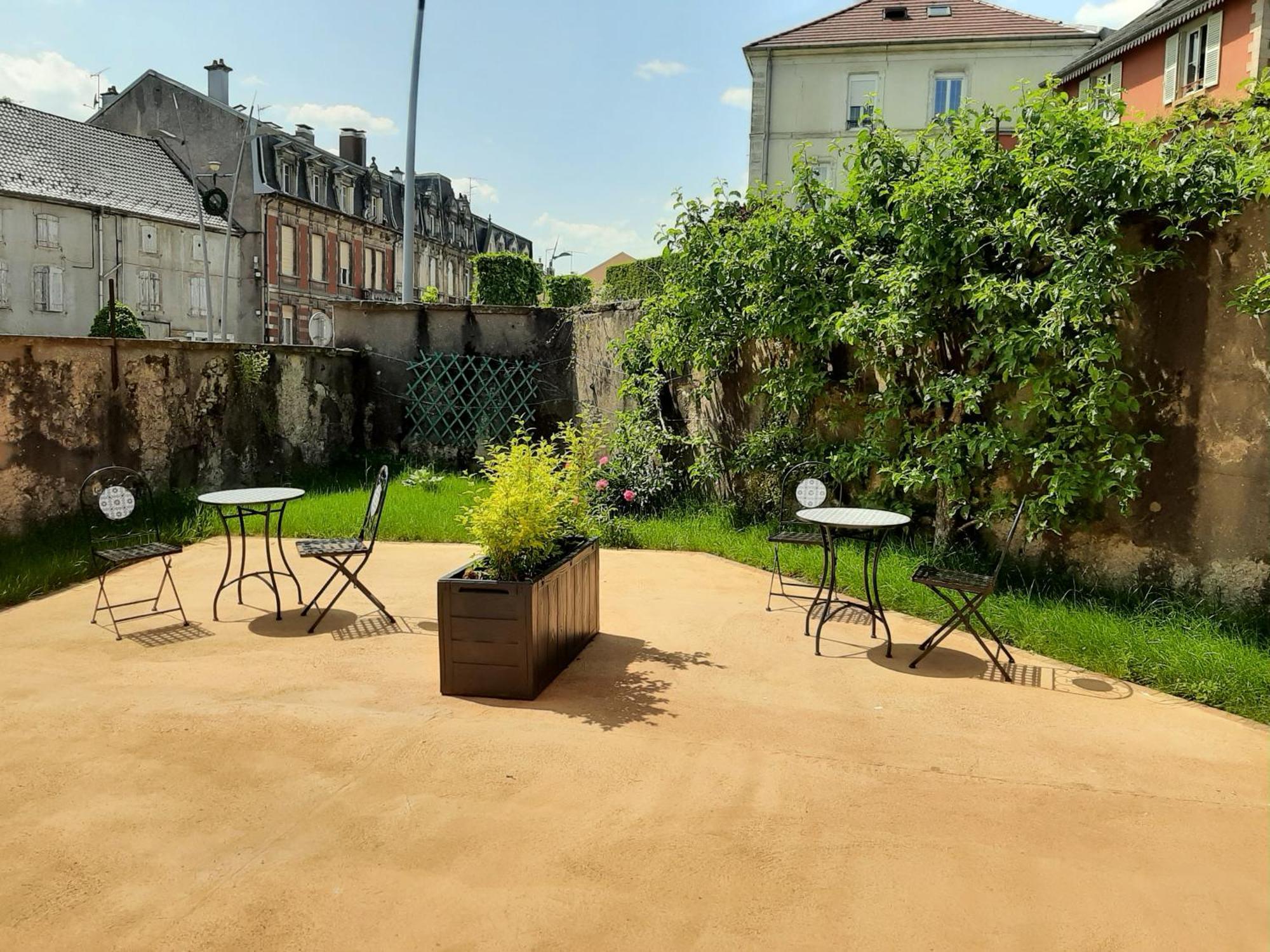 La chambre de maître du boulevard Thiers, entrée et terrasse privatives Remiremont Esterno foto